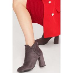 Szare Botki Walk This Way. Szare botki damskie vices, eleganckie, na wysokim obcasie, na słupku, na zamek. Za 89,99 zł.