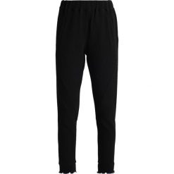 Spodnie dresowe damskie: 2ndOne MILEY Spodnie treningowe black ruffle