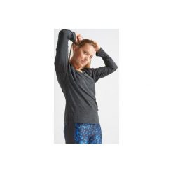 Koszulka fitness długi rękaw 120 damska. Czarne t-shirty damskie DOMYOS, bez wzorów, z elastanu, bez kołnierzyka. Za 39,99 zł.