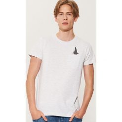 T-shirty męskie: T-shirt z kieszonką – Jasny szar