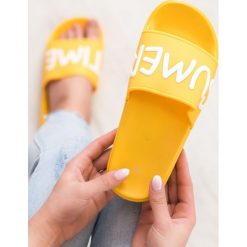 Gumowe klapki. Klapki damskie SHELOVET, bez wzorów, z gumy, bez obcasa. Za 49,90 zł.