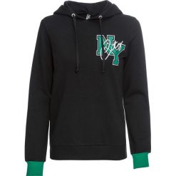 Bluza z kapturem bonprix czarny. Czarne bluzy damskie bonprix, bez wzorów, bez rękawów, z kapturem. Za 54,99 zł.