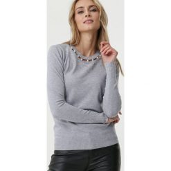 Szary Sweter Timberglen. Szare swetry damskie Born2be, xl, z aplikacjami, z dzianiny, eleganckie, bez rękawów, długie, bez kaptura. Za 99,99 zł.