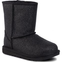 Buty UGG - Kids' Classic Short II Glitter 1111852K Blk. Czarne śniegowce dziewczęce Ugg, bez zapięcia. Za 689,00 zł.