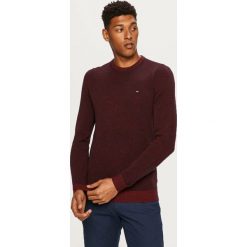 Tommy Hilfiger - Sweter. Czerwone swetry męskie TOMMY HILFIGER, s, bez wzorów, z bawełny, z okrągłym kołnierzem, bez kaptura. Za 499,90 zł.