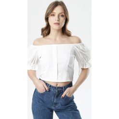 Biała Bluzka Spinel. Białe bluzki damskie Born2be, s, bez wzorów, bez kołnierzyka, bez rękawów. W wyprzedaży za 54,99 zł.