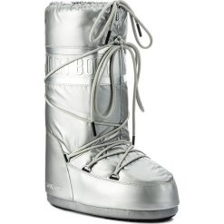 Śniegowce MOON BOOT - Classic Plus Met 14023200001 Argento. Szare śniegowce damskie marki Moon Boot, na zimę, ze skóry ekologicznej, na niskim obcasie. W wyprzedaży za 339,00 zł.