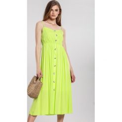 Jasnozielona Sukienka Expecting. Zielone sukienki damskie Renee, na lato, s, z aplikacjami, bez kołnierzyka, bez rękawów, midi. Za 89,99 zł.