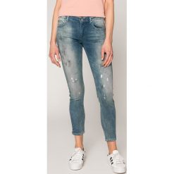 Silvian Heach - Jeansy Britney. Niebieskie jeansy damskie Silvian Heach, s, bez wzorów, z elastanu, z standardowym stanem. W wyprzedaży za 129,90 zł.