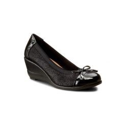 CLARA BARSON W17SS560-3. Czarne półbuty damskie z materiału. Za 89,99 zł.