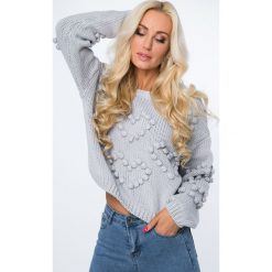 Swetry klasyczne damskie: Sweter z serduszkami szary MISC216