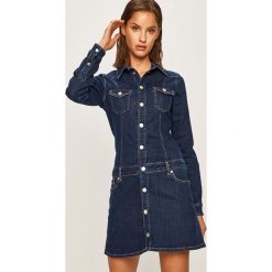 Pepe Jeans - Sukienka jeansowa Dakota x Dua Lipa. Niebieskie sukienki damskie Pepe Jeans, na co dzień, s, bez wzorów, z elastanu, casualowe, bez kołnierzyka, z długim rękawem, długie, mini, proste. W wyprzedaży za 319,90 zł.