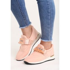 Różowe Buty Sportowe Loud Silence. Czerwone buty sportowe damskie marki KALENJI, z gumy. Za 79,99 zł.