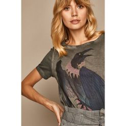 Medicine - T-shirt by Lenka Simeckova. Szare bluzki damskie MEDICINE, s, z nadrukiem, z bawełny, z okrągłym kołnierzem, z krótkim rękawem. Za 59,90 zł.