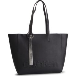 Torebka CALVIN KLEIN - Edged Shopper K60K605275 001. Czarne torby damskie na zakupy Calvin Klein, bez wzorów, ze skóry ekologicznej, klasyczne, bez dodatków. Za 699,00 zł.