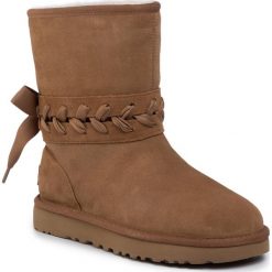 Buty UGG - W Classic Lace Short 1103757 Che. Pomarańczowe kozaki damskie Ugg, na zimę, z wełny, bez obcasa, bez zapięcia. W wyprzedaży za 799,00 zł.