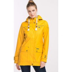 Parka przeciwdeszczowa w kolorze musztardowym. Kurtki damskie Schmuddelwedda. W wyprzedaży za 257,95 zł.