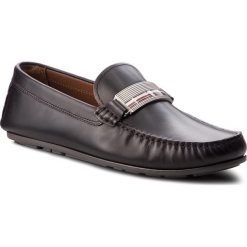 Mokasyny TOMMY HILFIGER - Hardware Leather Loa FM0FM01905 Coffee Bean 212. Pomarańczowe mokasyny męskie TOMMY HILFIGER, na co dzień, z aplikacjami, ze skóry, bez zapięcia. W wyprzedaży za 359,00 zł.