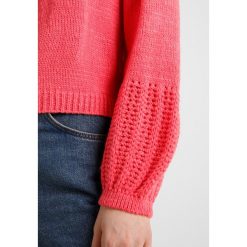 Swetry damskie: Topshop POINTELLE STITCHY BALLOON SLEEVE Sweter coral