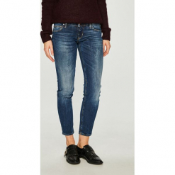 Guess Jeans - Jeansy Beverly. Niebieskie rurki damskie marki Guess Jeans, z obniżonym stanem. Za 459,90 zł.