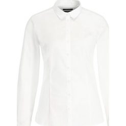 Koszula Marc O'Polo B01 1457 42563. Białe bluzki damskie Marc O'Polo, bez wzorów, z elastanu, polo, bez rękawów. W wyprzedaży za 239,00 zł.