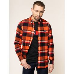 Koszula TOMMY HILFIGER LEWIS HAMILTON Check Shirt MW0MW12110. Czerwone koszule męskie TOMMY HILFIGER, xl, bez wzorów, z bawełny, casualowe, bez kołnierzyka, bez rękawów. W wyprzedaży za 269,00 zł.