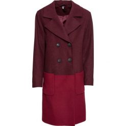 Płaszcz z materiału w optyce wełny bonprix ciemnoczerwony. Czerwone płaszcze damskie bonprix, bez wzorów, z wełny. Za 239,99 zł.