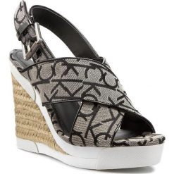 Espadryle CALVIN KLEIN JEANS - Elaine RE9607 Granite/Bl. Szare espadryle damskie marki Calvin Klein Jeans, bez wzorów, z jeansu, bez obcasa, na obcasie. W wyprzedaży za 319,00 zł.