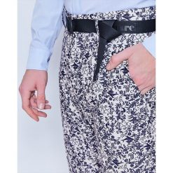 Pasek w kolorze czarnym. Czarne paski damskie Cacharel, w paski, z tkaniny. W wyprzedaży za 59,95 zł.