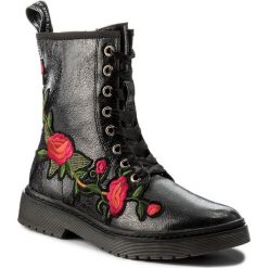 Botki TAMARIS - 1-25738-39 Black 001. Czarne botki damskie na obcasie marki Tamaris, z materiału. W wyprzedaży za 189,00 zł.