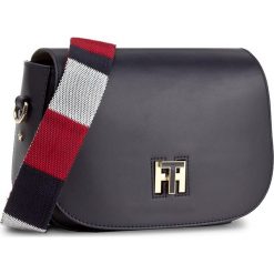Torebka TOMMY HILFIGER - Th Twist Leather Saddle Bag AW0AW04254 413. Niebieskie torebki klasyczne damskie marki TOMMY HILFIGER. W wyprzedaży za 509,00 zł.