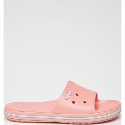 Crocs - Klapki. Czarne klapki damskie Crocs, bez wzorów, z materiału, bez obcasa, na obcasie. W wyprzedaży za 99,90 zł.