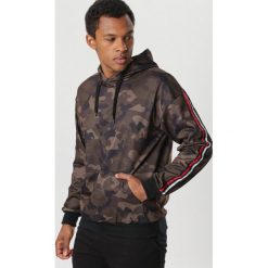Moro Bluza Chaliphis. Bluzy męskie Born2be, xl, moro, bez kołnierzyka, bez rękawów, bez kaptura. W wyprzedaży za 79,99 zł.