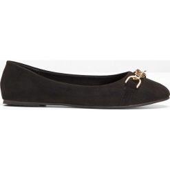 Baleriny bonprix czarny. Czarne baleriny damskie marki bonprix, bez wzorów, bez obcasa. Za 54,99 zł.