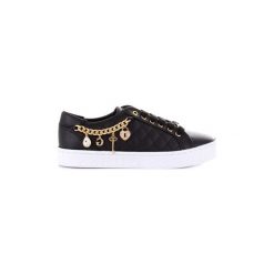 Buty Guess FL6GRLFAB12. Czarne trampki i tenisówki damskie marki Guess, z aplikacjami, bez zapięcia. Za 416,56 zł.