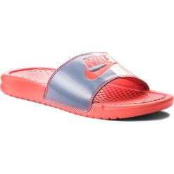 Klapki damskie: Klapki NIKE – Benassi Jdi 343881 612 Habanero Red/Habanero Red
