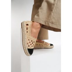 Ciemnobeżowe Espadryle Marimba. Brązowe espadryle damskie Renee, bez wzorów, bez obcasa. W wyprzedaży za 69,99 zł.