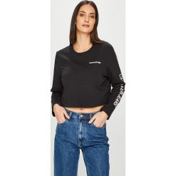 Calvin Klein Jeans - Bluzka. Czarne bluzki damskie marki Calvin Klein Jeans, na co dzień, s, z nadrukiem, z bawełny, z okrągłym kołnierzem, bez rękawów. Za 229,90 zł.