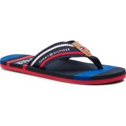 Japonki TOMMY HILFIGER - Striped Beach Sandal FM0FM02085 Midnight 403. Niebieskie klapki męskie TOMMY HILFIGER, bez wzorów, ze skóry. W wyprzedaży za 149,00 zł.