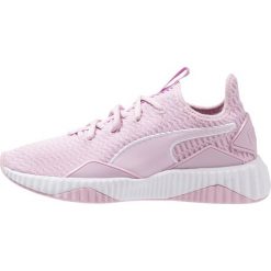 Puma DEFY Obuwie treningowe dusty coral/whisper white. Czerwone buty sportowe damskie marki Puma, z materiału. Za 419,00 zł.