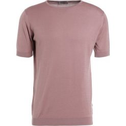 John Smedley BELDEN Tshirt basic pleat pink. Czerwone koszulki polo męskie marki John Smedley, m, z bawełny. W wyprzedaży za 365,40 zł.