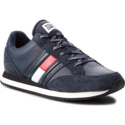 Sneakersy TOMMY JEANS - Rwb Casual Retro Sne EM0EM00123 Ink 006. Niebieskie półbuty męskie marki Tommy Jeans, na co dzień, z jeansu, klasyczne. W wyprzedaży za 309,00 zł.