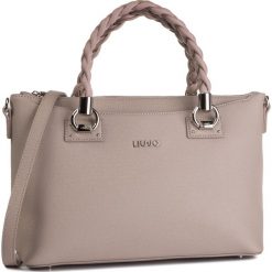 Torebka LIU JO - M Satchel N69169 E0087 Red Sand 61509. Brązowe torebki klasyczne damskie Liu Jo, bez wzorów, ze skóry ekologicznej, klasyczne, bez dodatków. Za 649,00 zł.