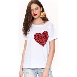 CASUALOWY T-SHIRT Z PRINTEM. Białe t-shirty damskie DRYWASH, z nadrukiem, z bawełny, bez kołnierzyka. Za 39,99 zł.