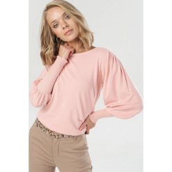 Różowy Sweter Amphiomise. Różowe swetry damskie Born2be, s, bez wzorów, bez rękawów, bez kaptura. W wyprzedaży za 109,99 zł.