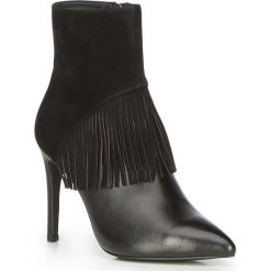 Buty damskie. Czarne botki damskie Wittchen, ze skóry, boho, bez obcasa, na szpilce, bez zapięcia. W wyprzedaży za 359,90 zł.