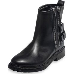 Botki Trussardi Jeans. Czarne botki damskie Trussardi Jeans, z jeansu, bez obcasa, bez zapięcia. Za 980,00 zł.