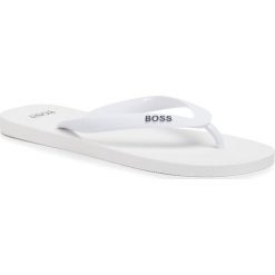Japonki BOSS - Pacific 50428976 10225972 01 White 100. Białe klapki męskie Boss, z tworzywa sztucznego, bez zapięcia. Za 219,00 zł.