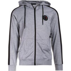 Szara Bluza Chelney. Szare bluzy męskie Born2be, xl, bez wzorów, bez kołnierzyka, bez rękawów, bez kaptura. W wyprzedaży za 79,99 zł.