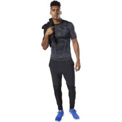 MĘSKA KOSZULKA TRENINGOWA REEBOK COMPRESSION (M). Koszulki męskie Reebok, s, bez wzorów, z poliesteru, bez kołnierzyka, bez rękawów. W wyprzedaży za 119,99 zł.